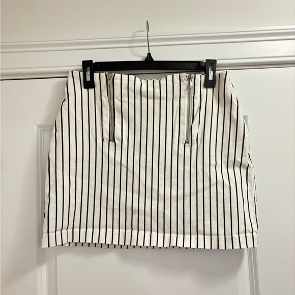 Forever 21 Black and White Striped Mini Skirt - Picture 3 of 7
